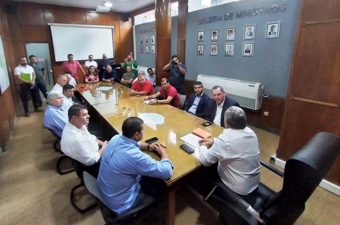 autoridades-alto-parana-asfaltado-696x461