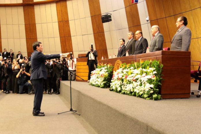 JURAMENTO-DEL-NUEVO-MINISTRO-DE-LA-CORTE-696x464