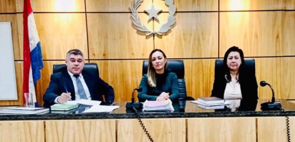 FB_IMG_1684527340566 El Tribunal de Sentencia integrado por Lourdes Morínigo (presidente), Evangelina Villalba y Óscar Genez (miembros).