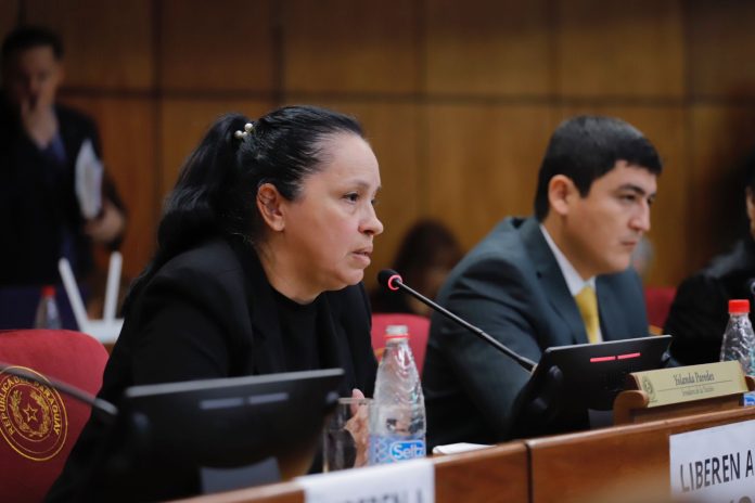 Senadora Yolanda Paredes