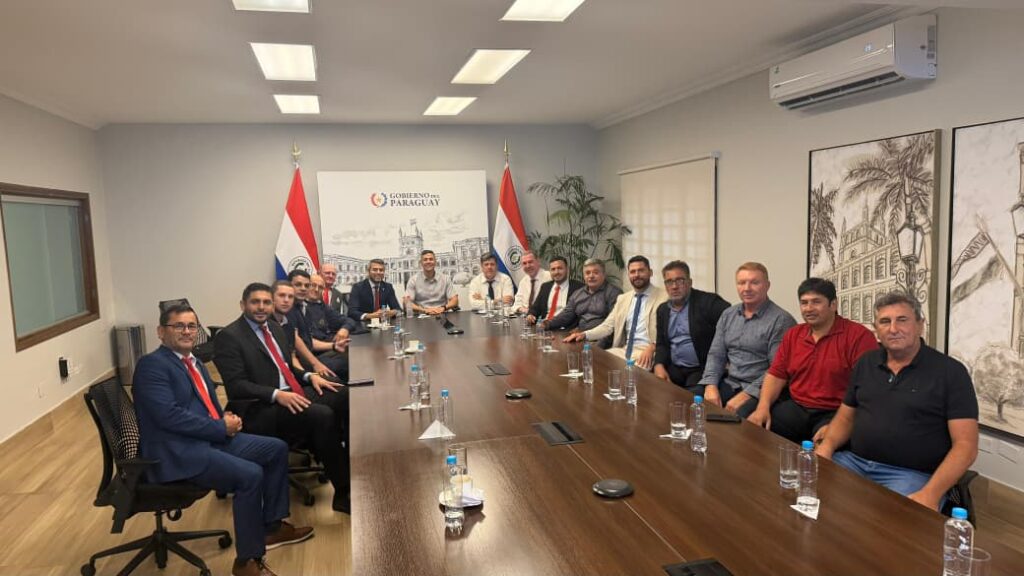 Reunión en Mburuvicha Róga por asfaltado de la Troncal 3 en Alto Paraná