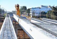 Viaducto del km 10 avanza con montaje de vigas prefabricadas